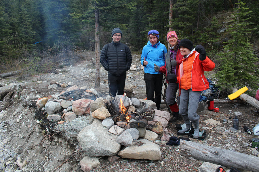Looks like Zosia and Leslie are ready to party, and there's not even any alcohol!