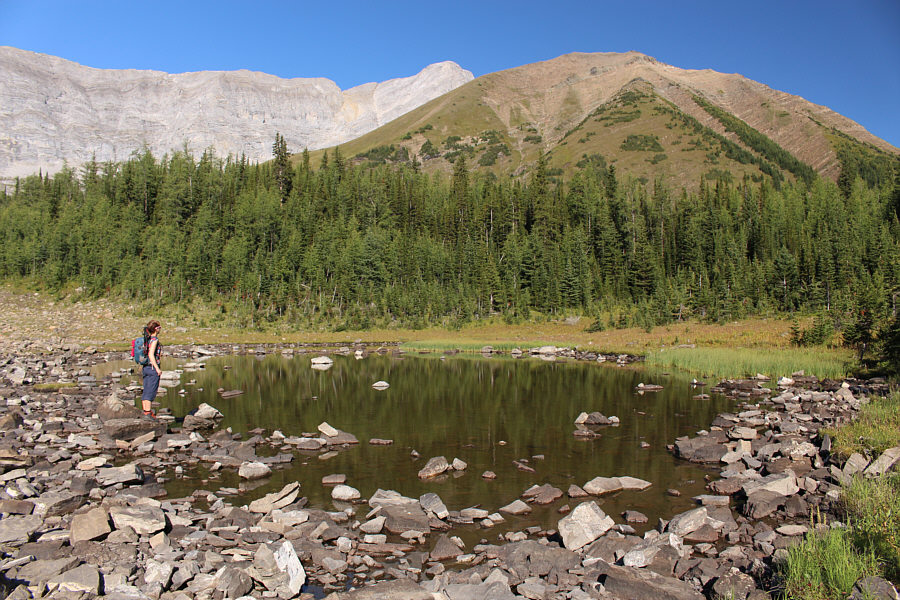 This tarn is usually quite busy, but there was no one here when we arrived.
