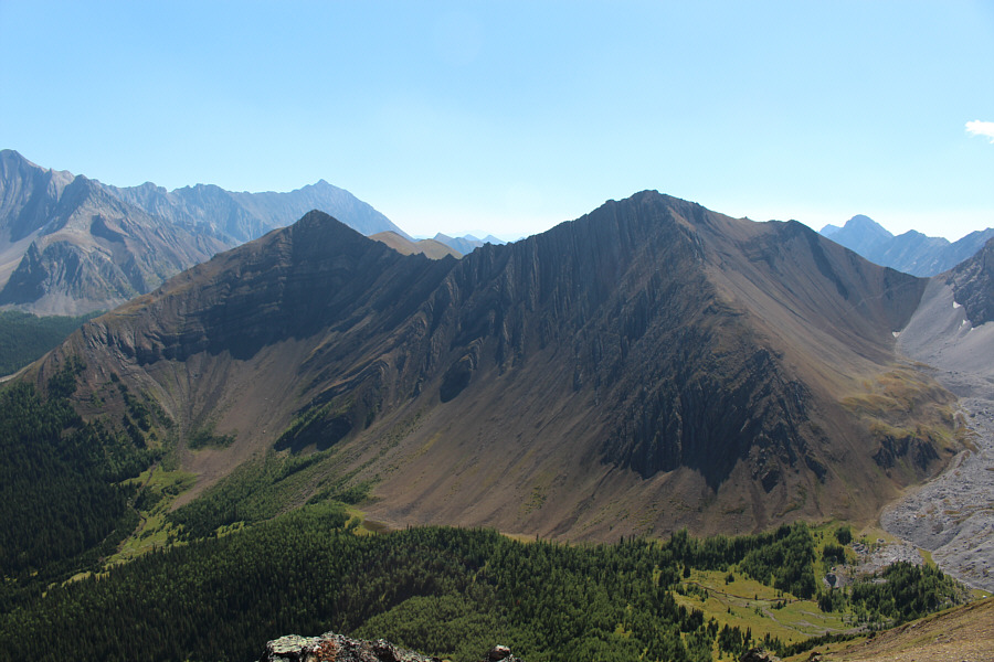 The loop hike/scramble of these two high points is not to be missed!