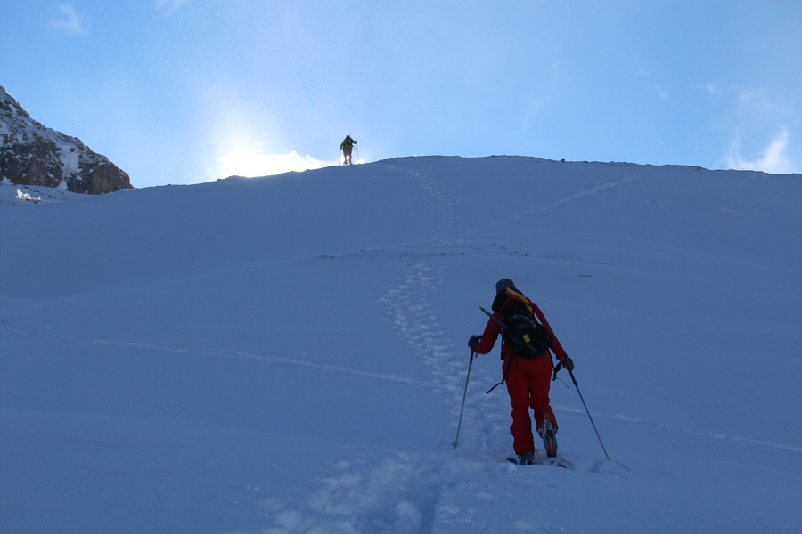 Yes, snowshoers and skiers can co-exist in harmony!