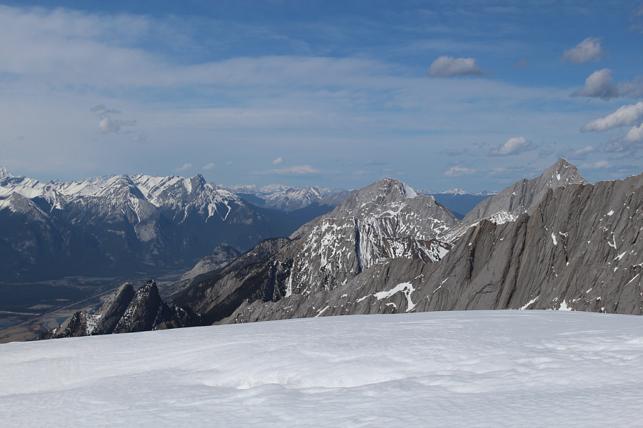 Hmm...those twin peaks at lower left look kinda interesting...