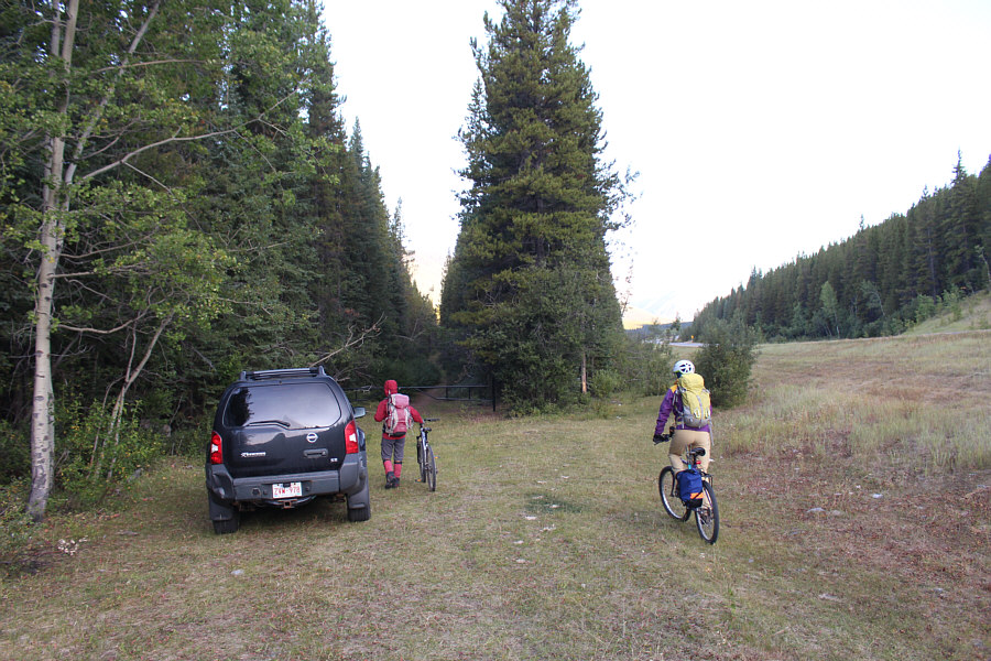 This car was still here much later in the day when we returned.