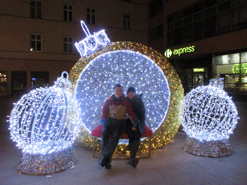 It was very busy here, and we had to wait in line to get our photo taken.