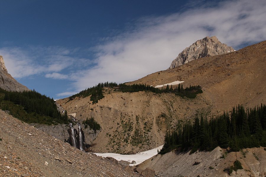 These waterfalls would be a popular hiking destination if this was within a national park.