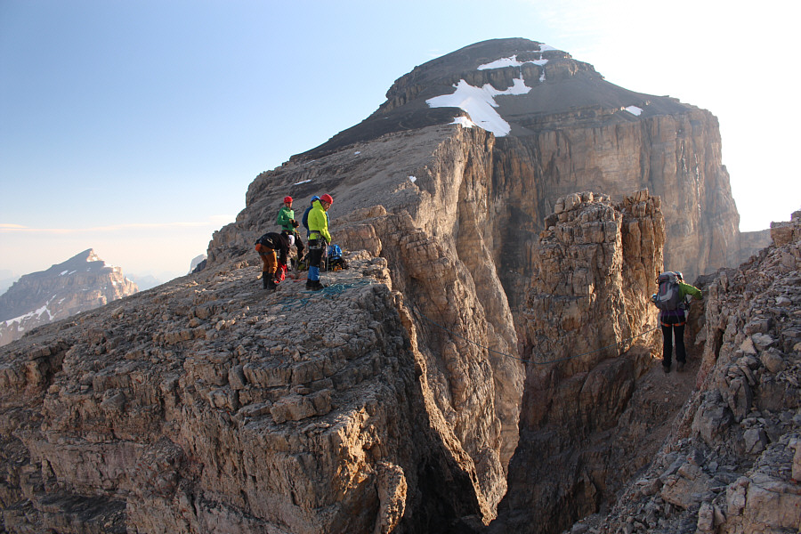 Loose and downsloping would aptly describe the initial descent.