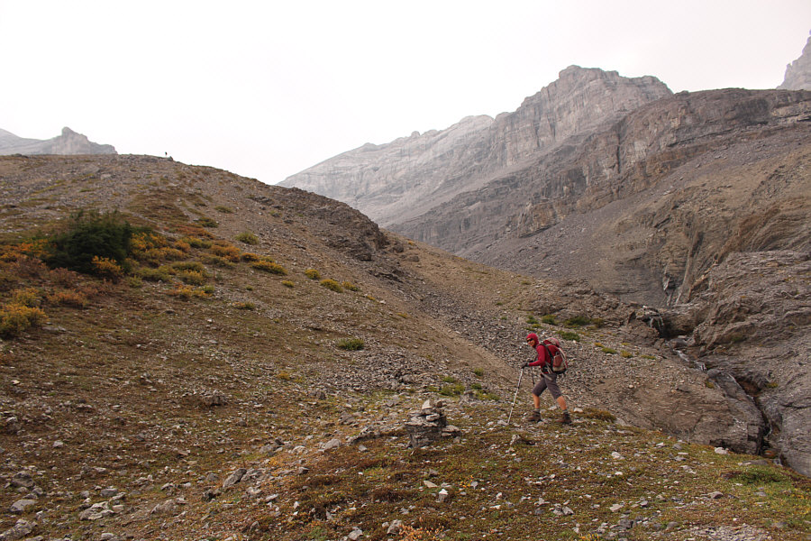 You can barely spot one of the two men ahead of us on the slope.