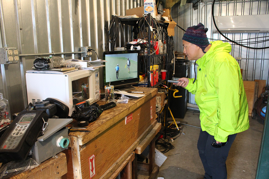 Just start hiking without me, Zosia. I'll catch up with you later!