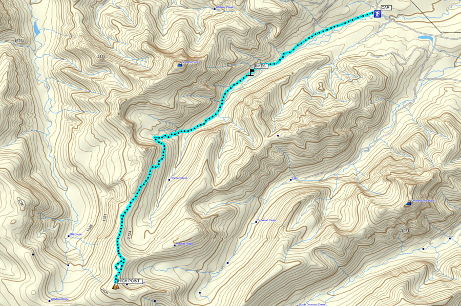 A long but pleasant hike. It's a shame that we missed out on supposedly gorgeous views.