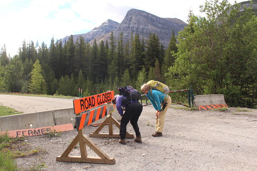It says, "Eat at Barpa Bill's!"