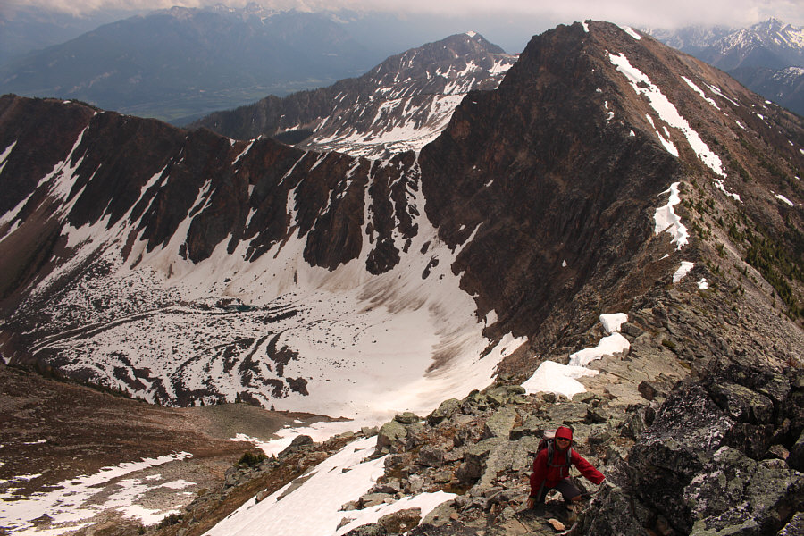If you have a keen eye, you can spot Mount Seven across the valley at distant left!