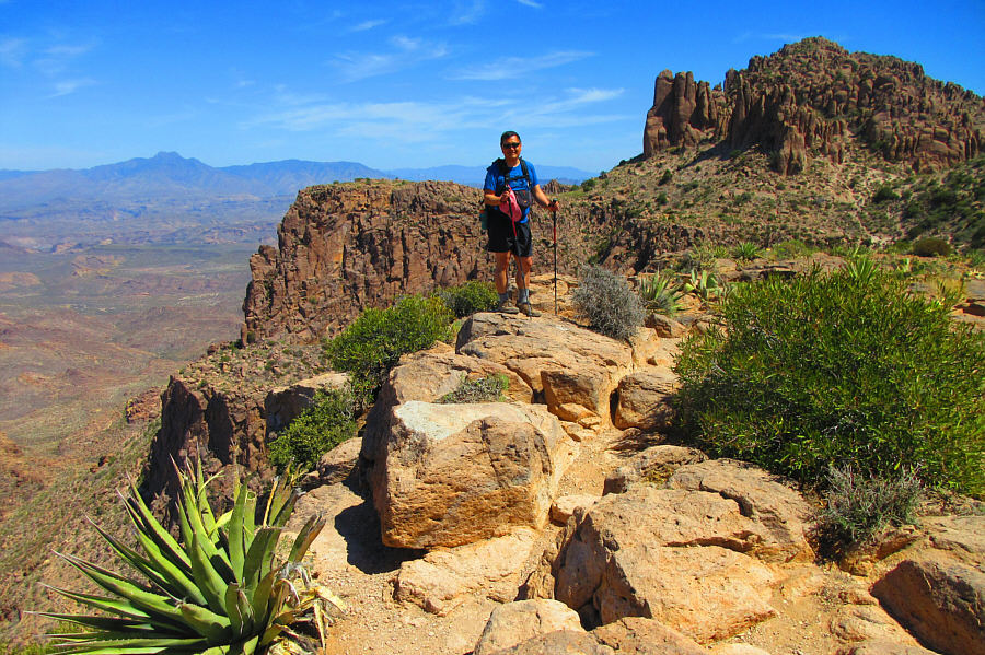 Given how many people we saw going up the Siphon Draw trail, I was kinda surprised to see no one else on top of The Flatiron.