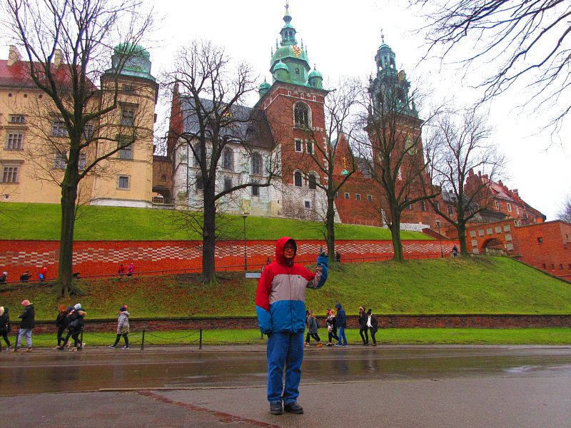 Yep, that's where we climbed up to touch da bell!