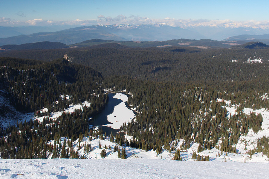 It's a shame that we didn't have time to take a closer look at this beautiful lake.