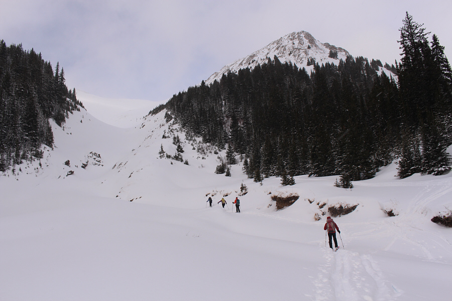 That gully looks very inviting to ski!