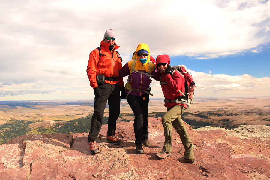 Raff is unaffected by the wind because of his ninja/jedi powers!