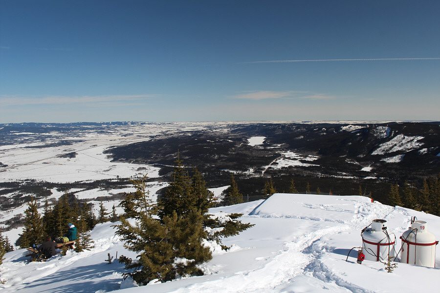 Barrier Lake Lookout is probably one of the few places where Chiniki Lake can be clearly seen in its entirety.