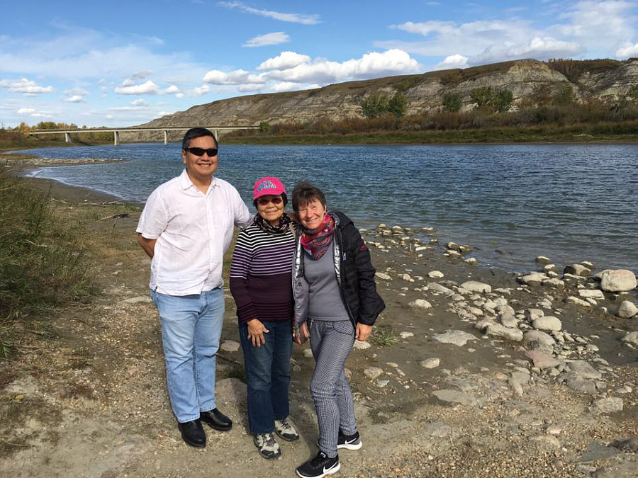 My mom is wearing a "Las Vegas" baseball cap!