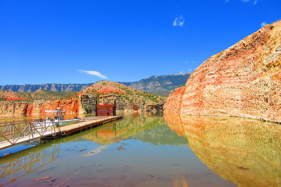 If you're not paying attention here, you might accidentally drive right into the water!