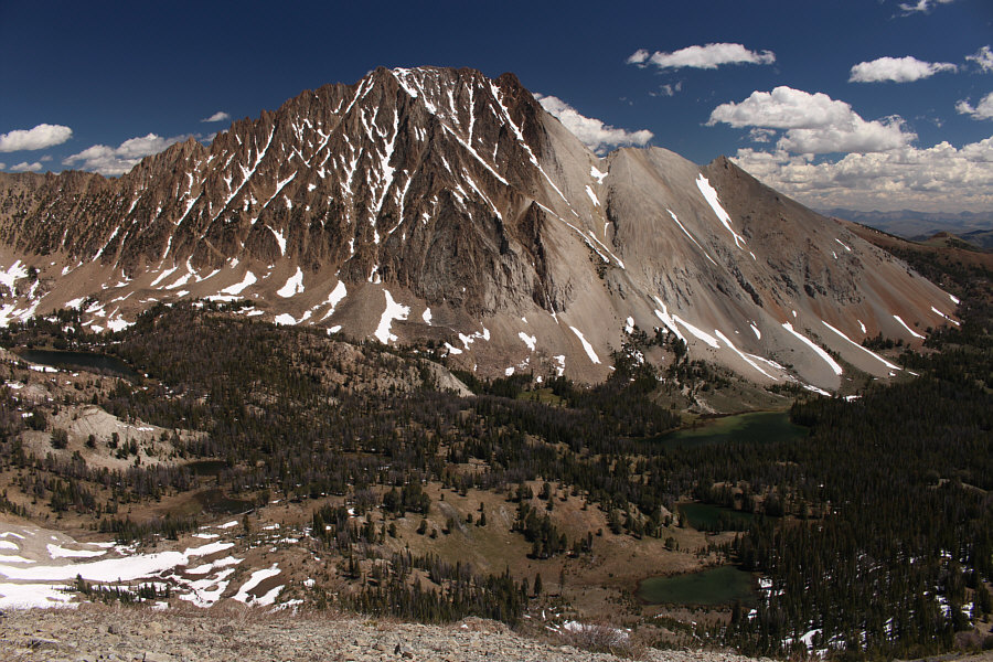 How many lakes do you see below?