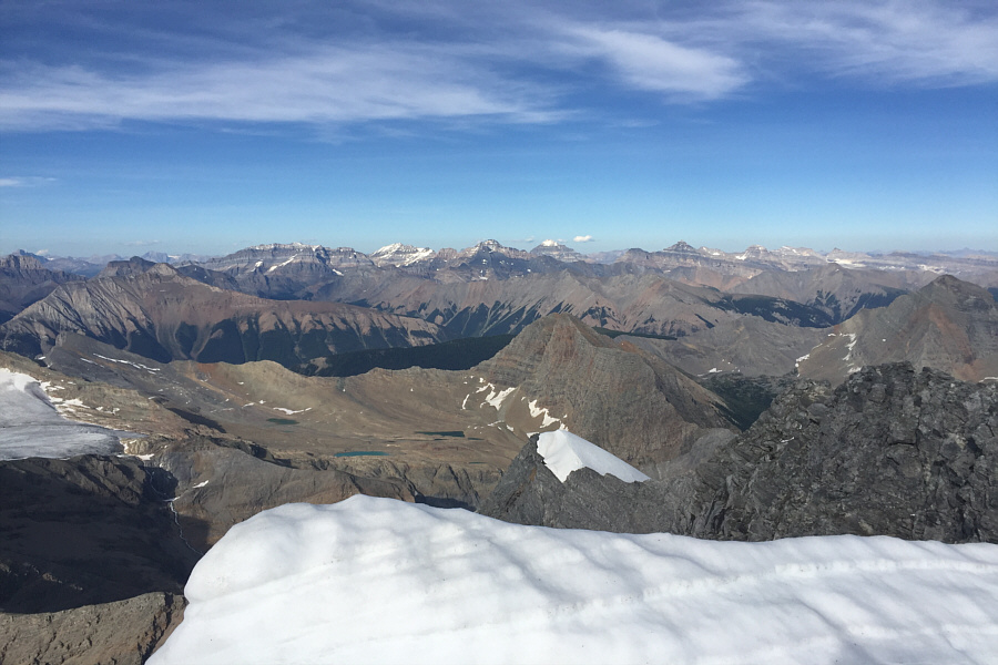 The tarns at centre probably seldom see visitors.