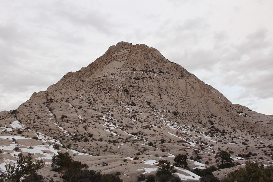 It looks tempting to go up this way, but it's probably not a great idea without ropes.