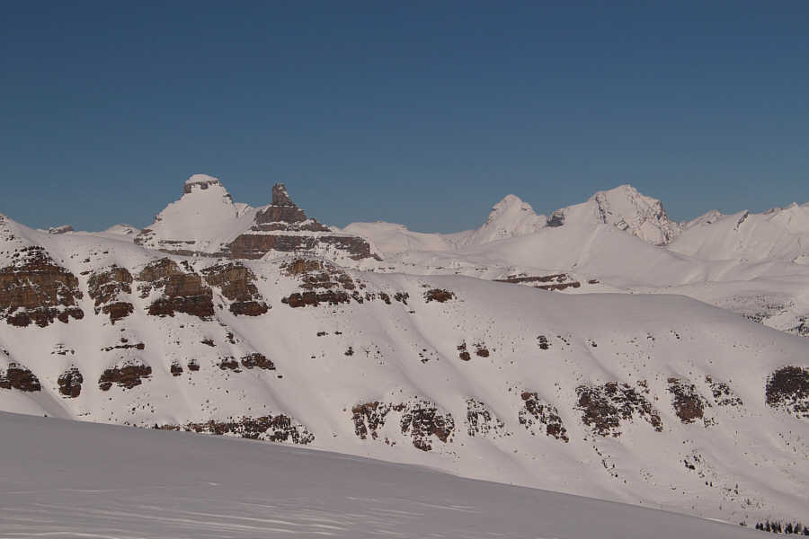 Lotsa enticing peaks back there...