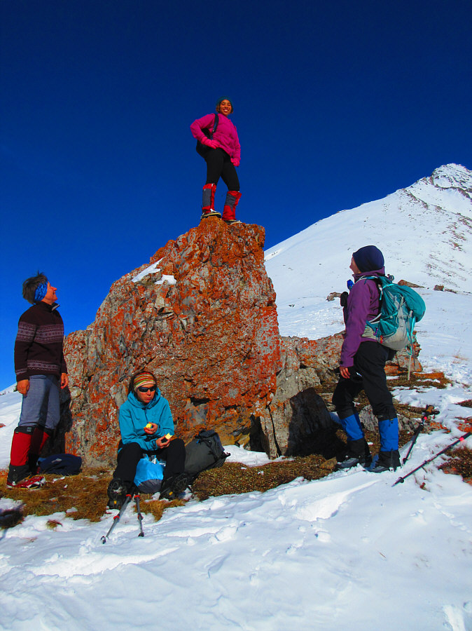 Kiara: I'm the Queen of the World!  Renata: Meh.