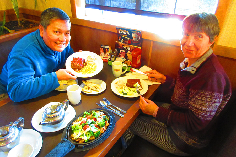 We both had meatloaf while Zosia had a veggie skillet.