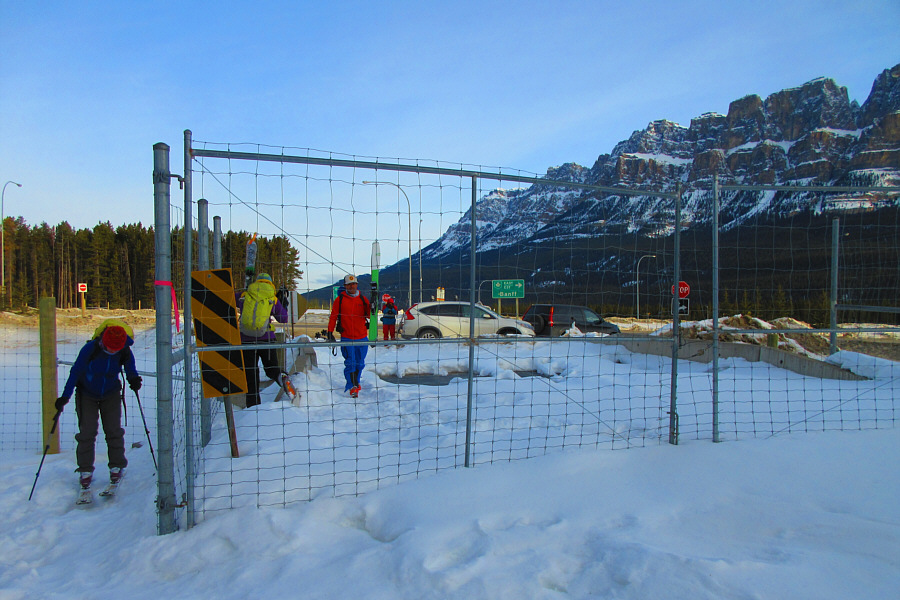 I think Parks Canada discourages winter access because they know that Twin Lakes trail sucks for skiing!