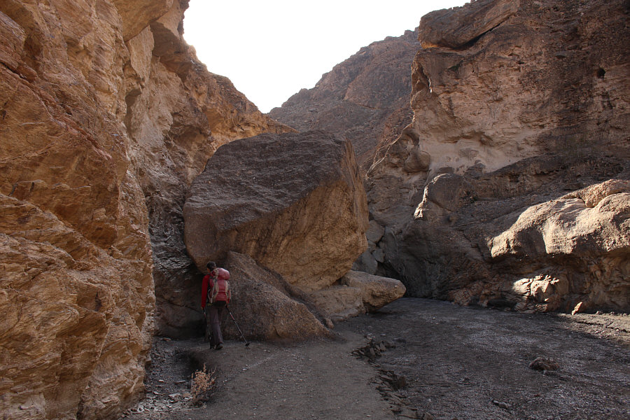 For a challenge, it might be possible to scramble up the crack in front of Zosia.