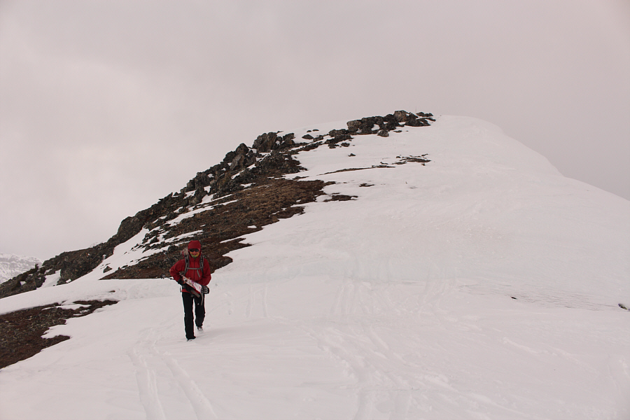 This is a bit tricky to ski down with free heels and skins on.