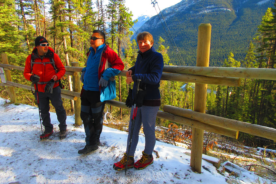 Guess they put up this fence to prevent people from short-cutting the switchbacks?