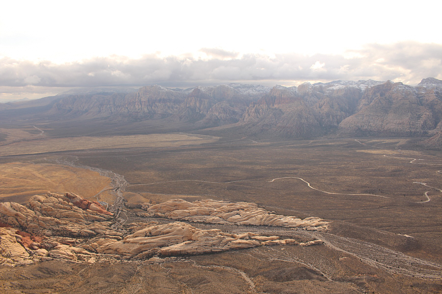 Look at how full the trailhead parking lot is!