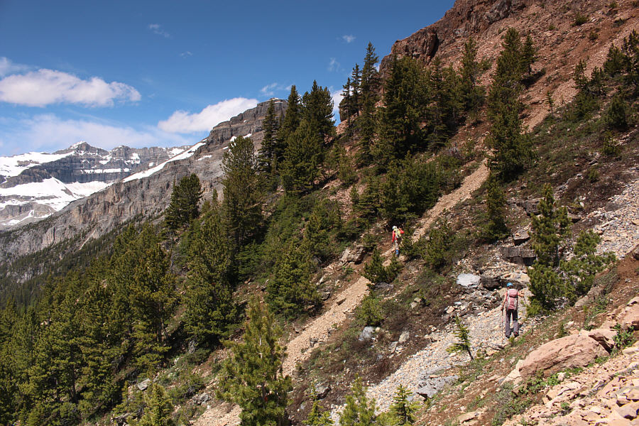 There's a convenient goat trail here, but unfortunately it's short-lived.