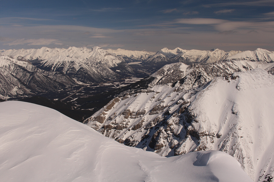 That wind-blown ridge in the foreground at far right might make for a good scramble someday...