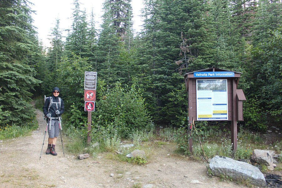 There is a toilet (green machine) at this trailhead!