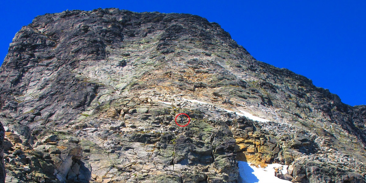 Lotsa cairns help point the way.