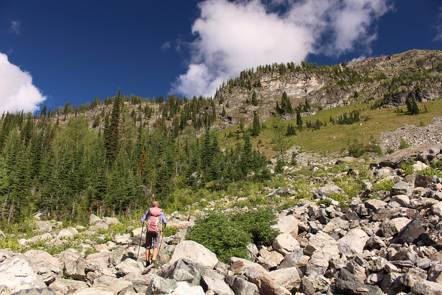 Surprisingly no trail and very few cairns here.