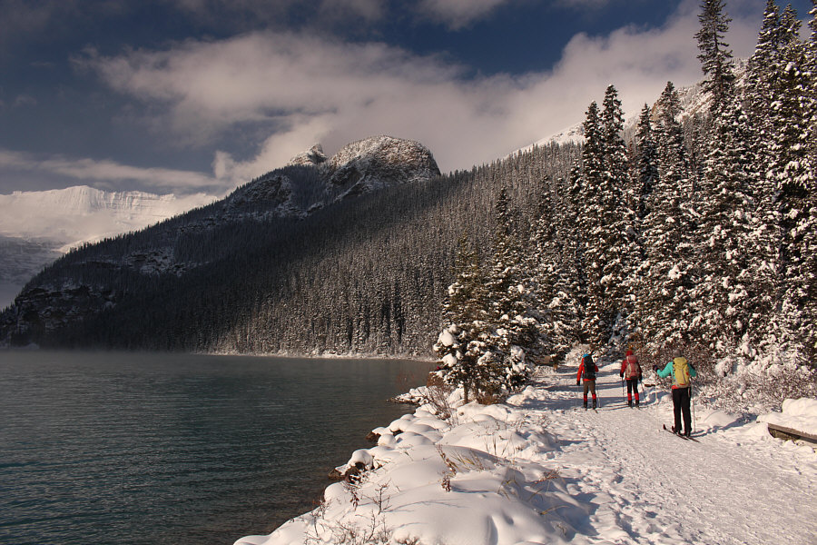Watch out for lollygagging tourists!