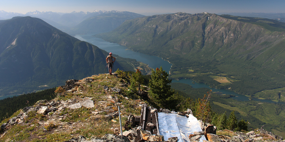 I'm not sure what the flattened structure in the foreground was for.