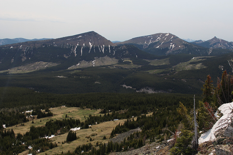 Isola Peak looks much more impressive from this angle.