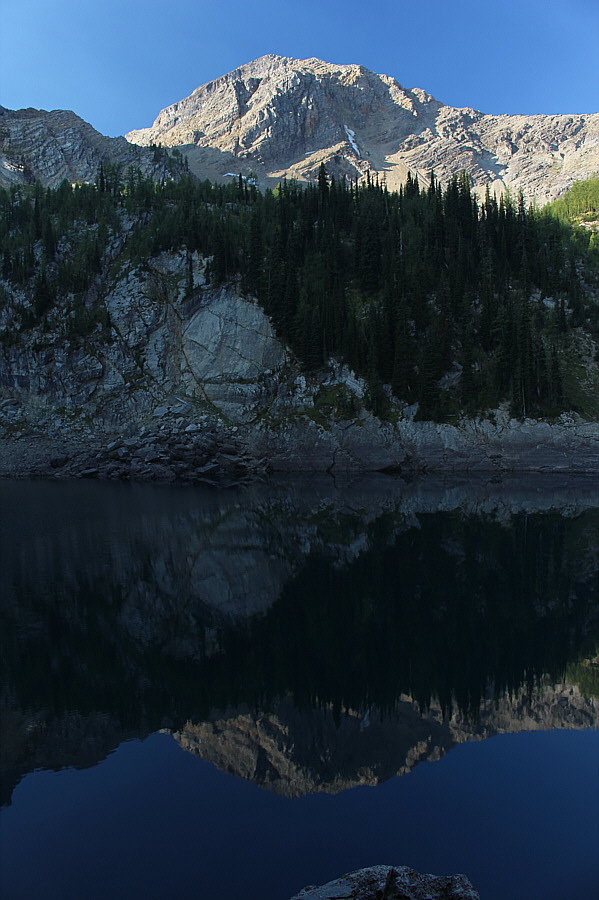 It's a difficult lake to photograph!