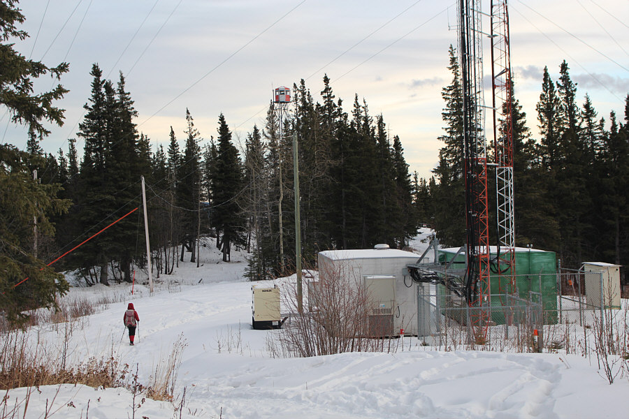 Lotsa wires in the sky here!