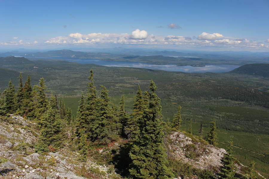 There are some intriguing mountains scattered across the far horizon...