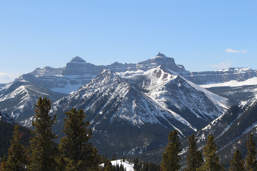 Hmmm...that ridge in the foreground also looks like a good hiking objective...