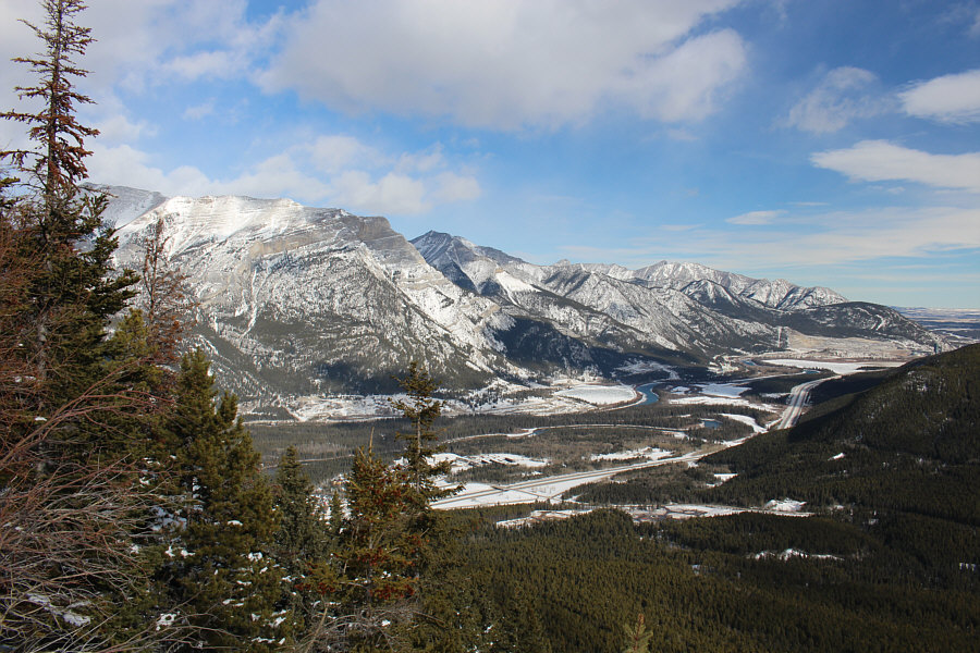 Lotsa familiar peaks on the far side of the valley!
