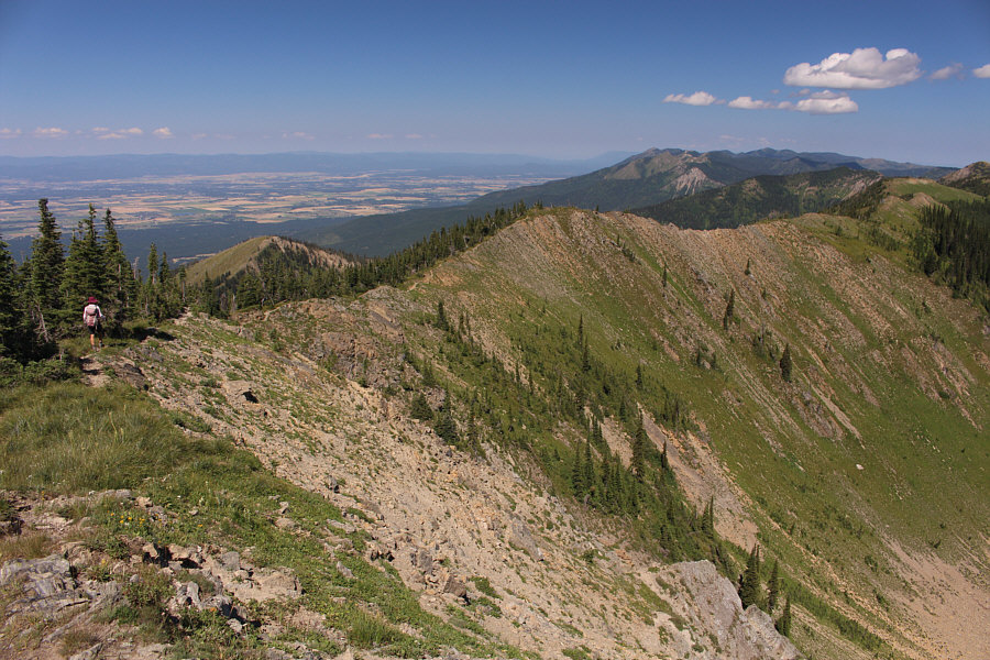 Most other hikers prefer to drop into the basin, but we like to stay high!