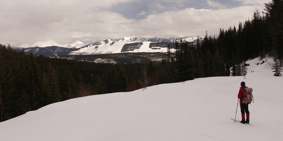 That ridge at centre is just begging to be skied!