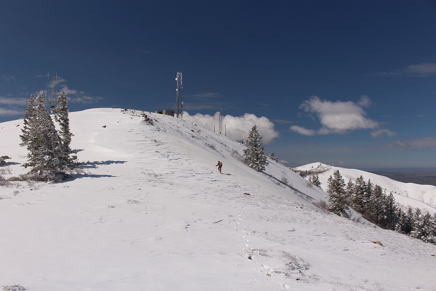 With a bit more snow, this could have been a very nice ski ascent...