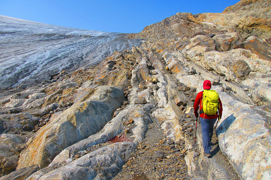 Just follow the crowds!